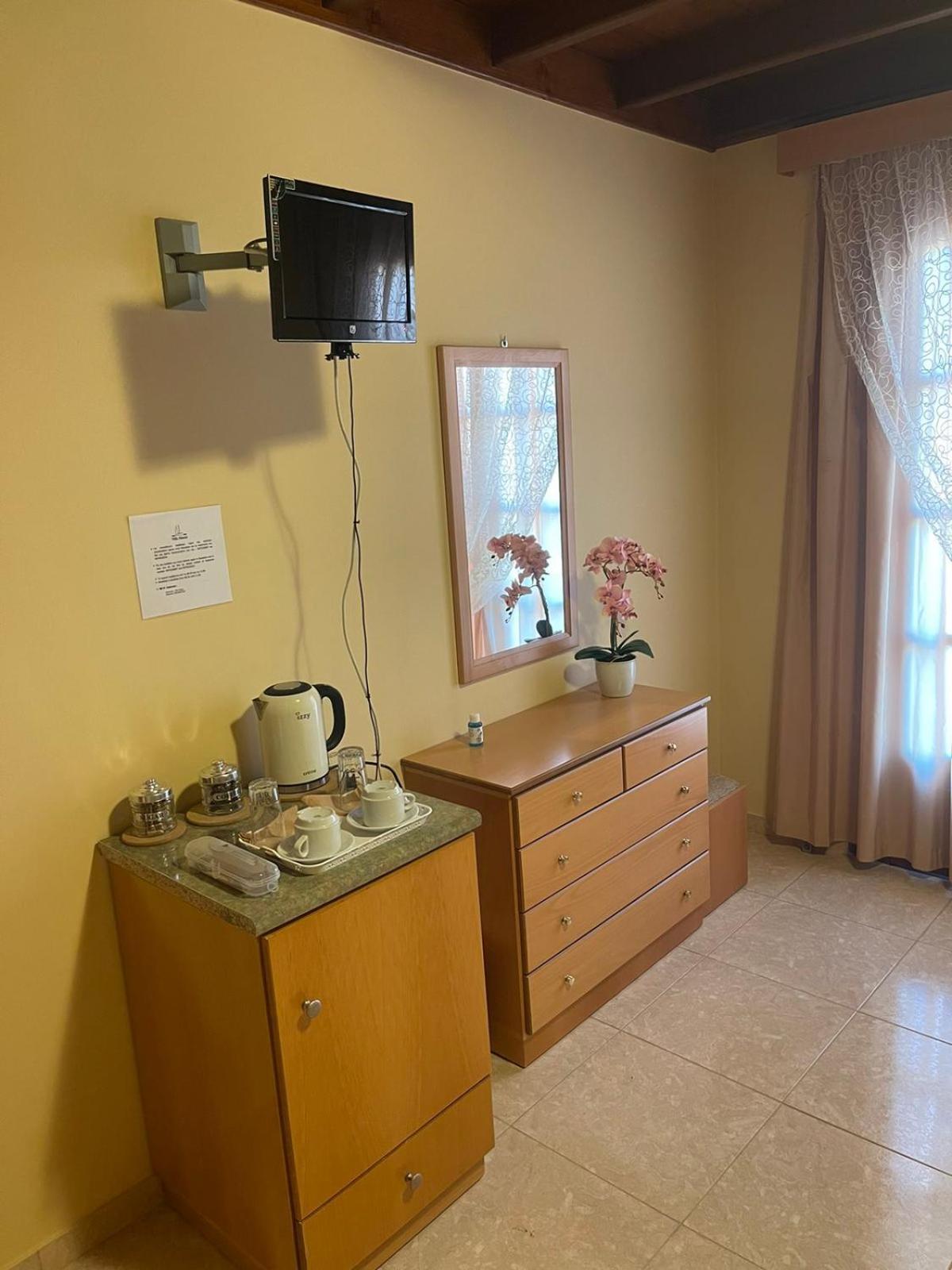 Villa Pinotsi Сими Екстериор снимка