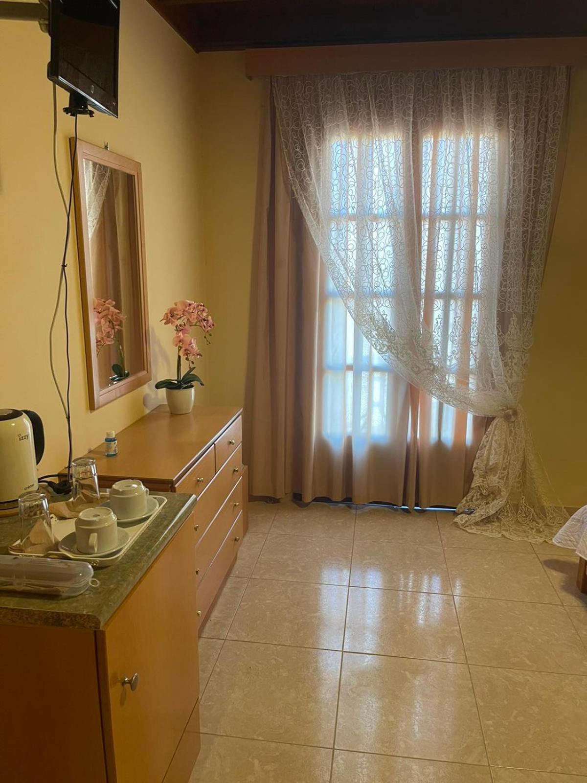 Villa Pinotsi Сими Екстериор снимка