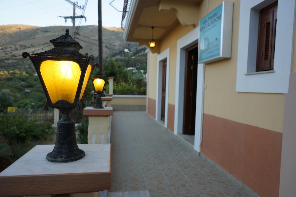 Villa Pinotsi Сими Екстериор снимка